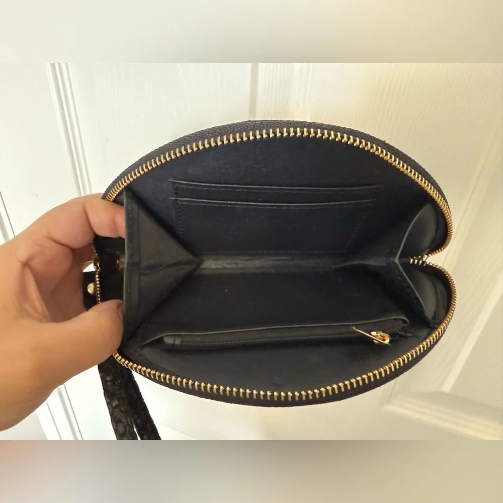 4/$20 Ardene Black Woven Clutch Wristlet - Picture 3 of 3